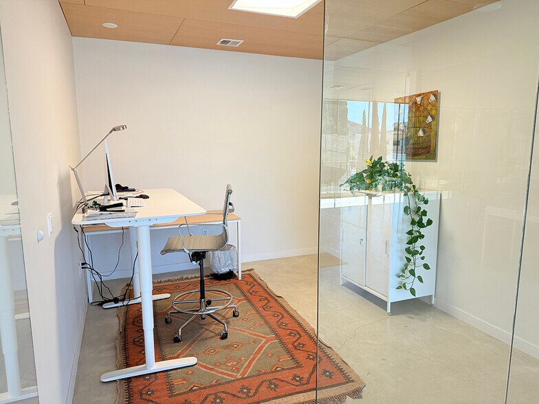 More Photos Of 990 N Hill St, Los Angeles Storefront Retail Office For Lease