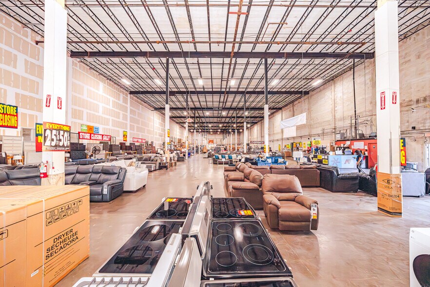 More Photos Of 6001 Powerline Rd, Fort Lauderdale Showroom For Lease