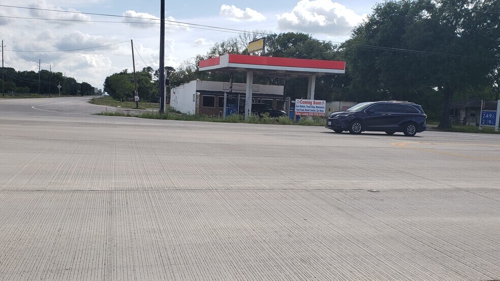 More Photos Of 15518 Highway 36, Needville Service Station For Sale