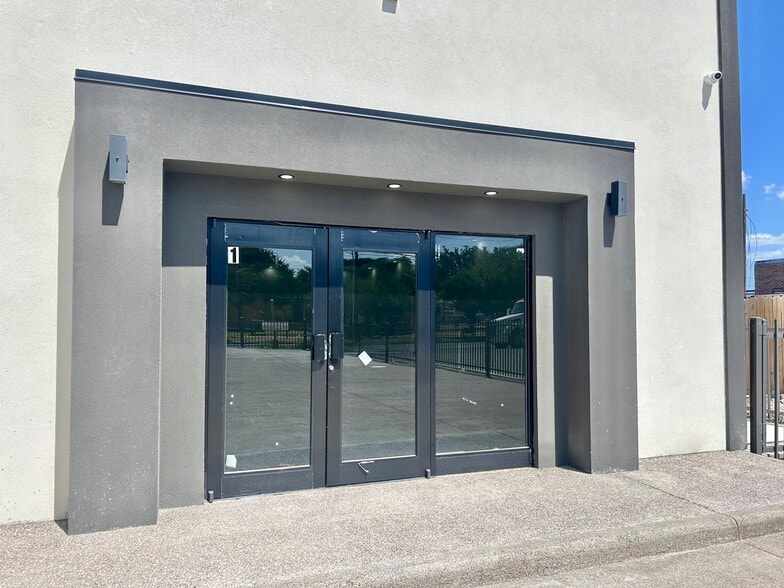 More Photos Of 1113 San Bernardo Ave, Laredo Office For Lease