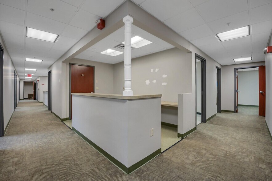 More Photos Of 21 Laurel Ave, Cornwall Medical For Lease