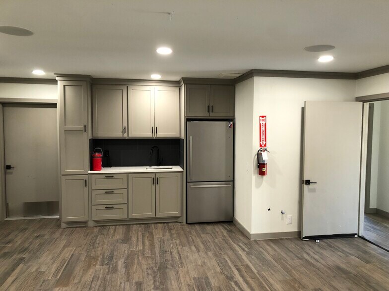 More Photos Of 5871 FM 2767, Tyler Warehouse For Lease