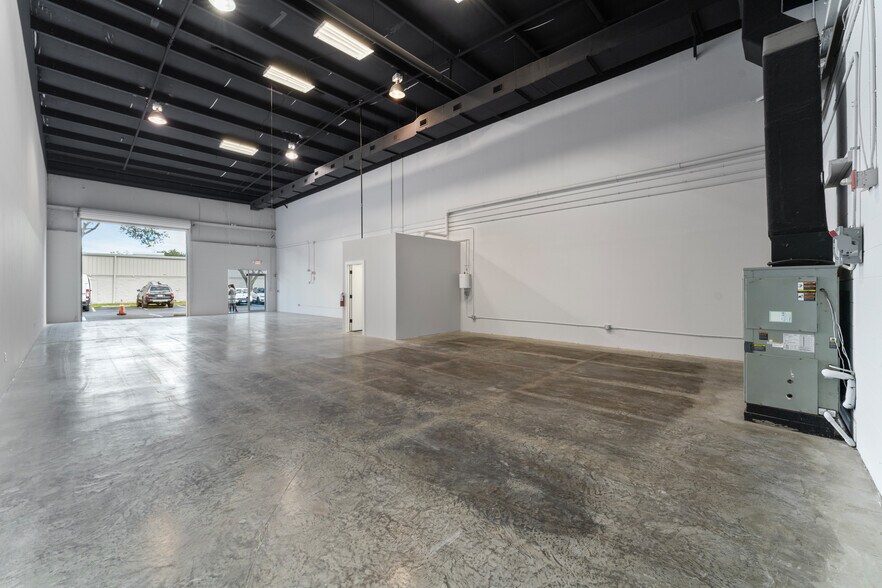 More Photos Of 7307 Sandscove Ct, Winter Park Light Distribution For Lease