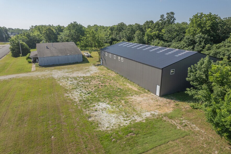More Photos Of 841 Frances Ave, Neosho Flex For Sale