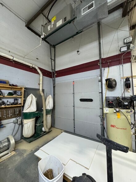 More Photos Of 12137 Rhea Dr, Plainfield Warehouse For Lease