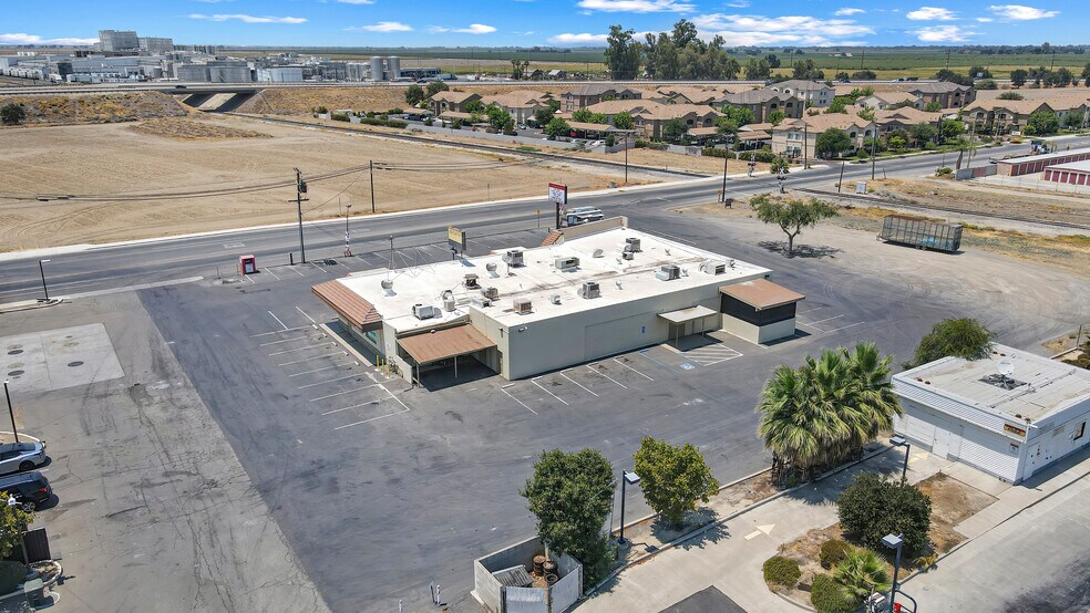More Photos Of 44 N 19 1/2 Ave, Lemoore Restaurant For Sale