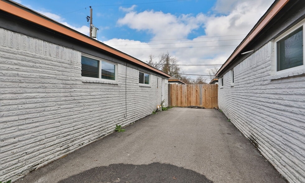 More Photos Of 3805-3813 Wipprecht St, Houston Apartments For Sale