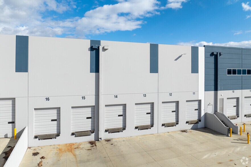 More Photos Of 26871 San Bernardino Ave, Redlands Distribution For Lease