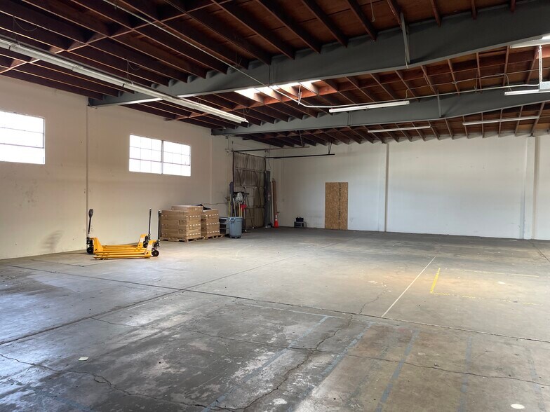 More Photos Of 3015 Kilson Dr, Santa Ana Warehouse For Lease
