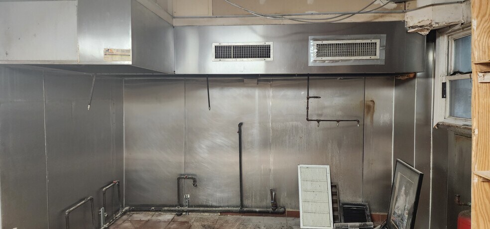 More Photos Of 320 Bergen Blvd, Fairview Restaurant For Lease