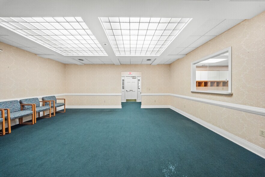 More Photos Of 1901 Winchester Ave, Ashland Office For Sale