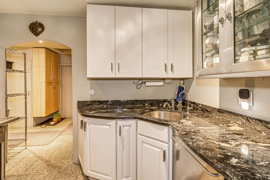 More Photos Of 3401-3405 S Lyndale Ave, Minneapolis Storefront Retail Residential For Sale