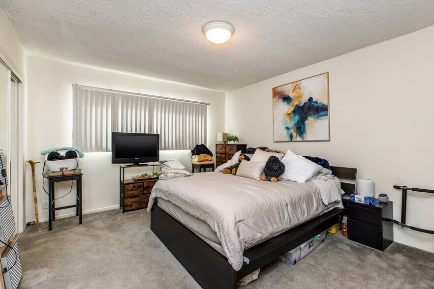 More Photos Of 1021 W 14th St, San Pedro Apartments For Sale