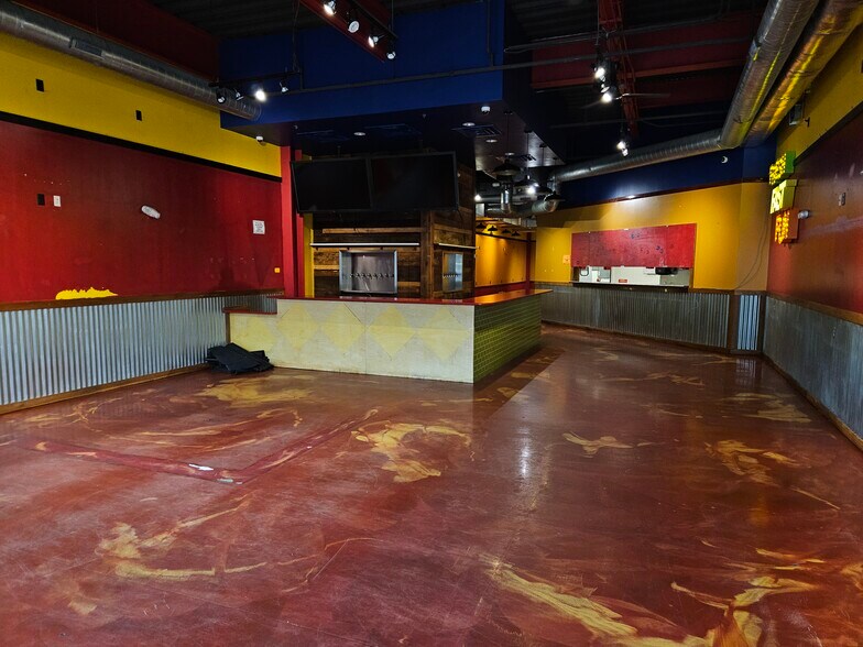 More Photos Of 2412-2430 Lincoln Way, Ames Office For Lease