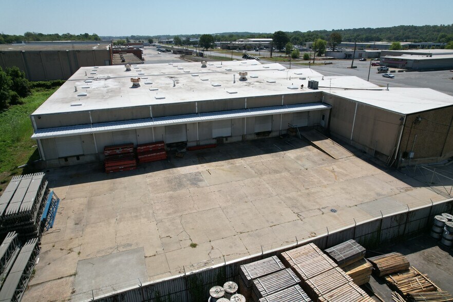 More Photos Of 2000 E Roosevelt Rd, Little Rock Warehouse For Sale