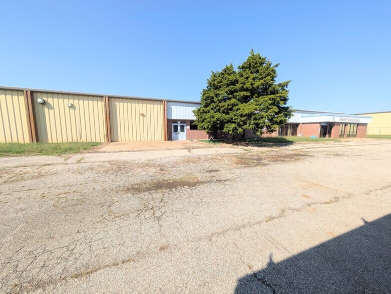 More Photos Of 1469 US Highway 59, Moran Manufacturing For Sale