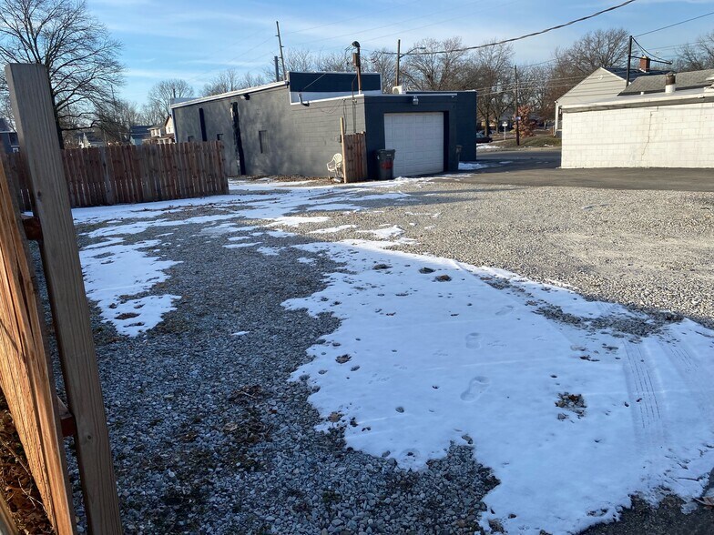 More Photos Of 2401 N Harding St, Indianapolis Flex For Sale