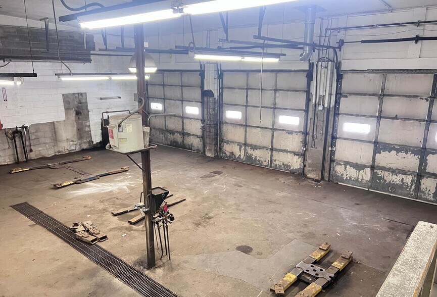 More Photos Of 4524 Leavenworth St, Omaha Warehouse For Lease