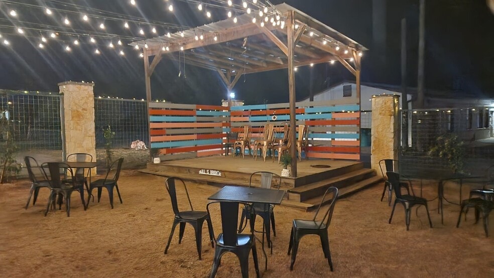 More Photos Of 1119 N Main St, Taylor Convenience Store For Sale