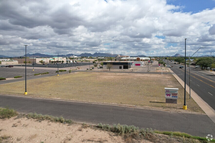 More Photos Of 204 W 5th St, Douglas Unknown For Lease