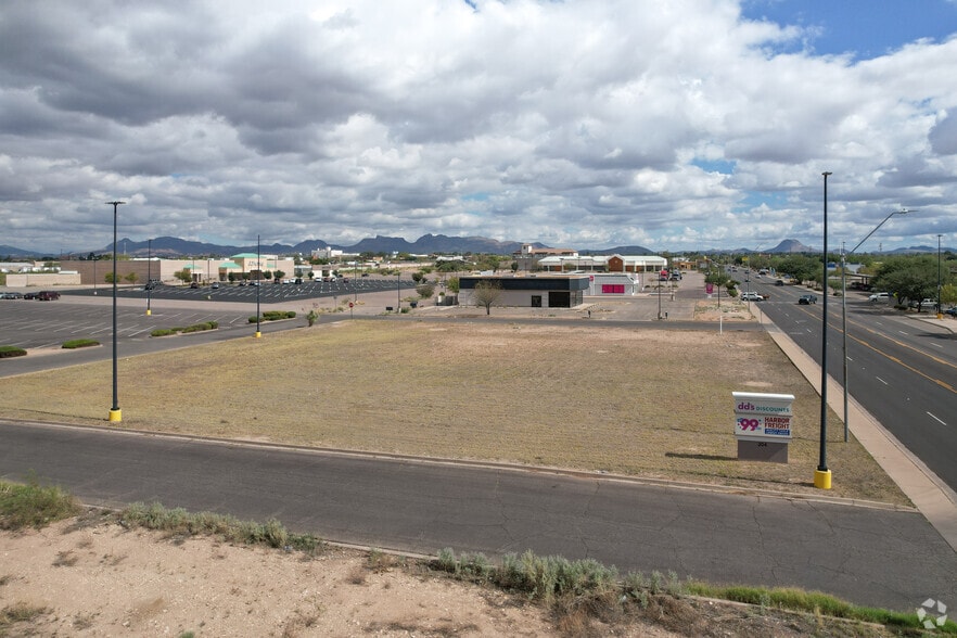 More Photos Of 204 W 5th St, Douglas Unknown For Lease