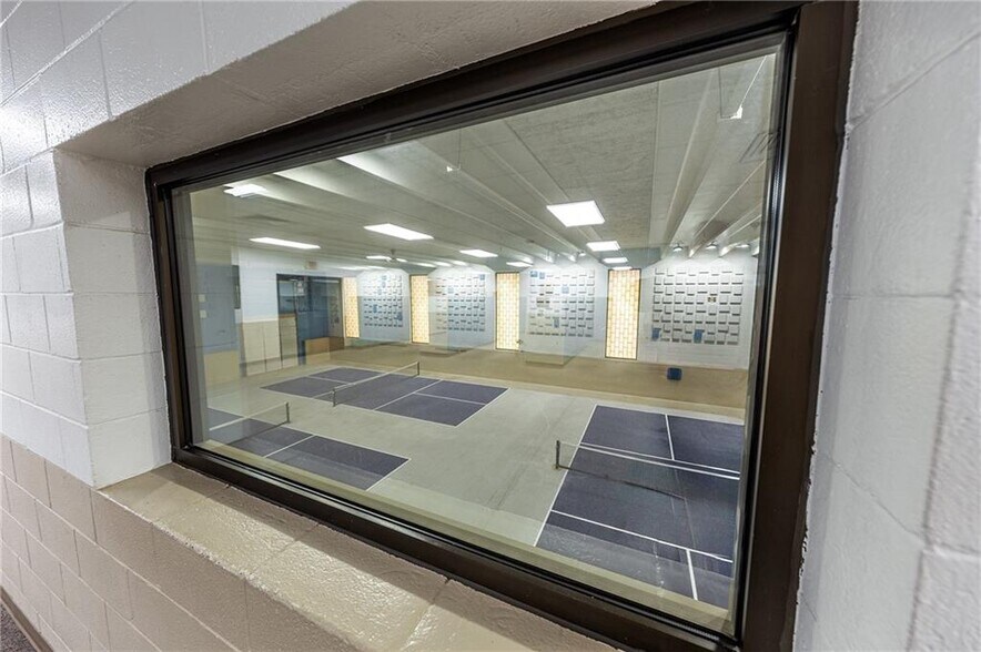 More Photos Of 315 S 6th St, Saint Joseph Sports And Entertainment For Lease