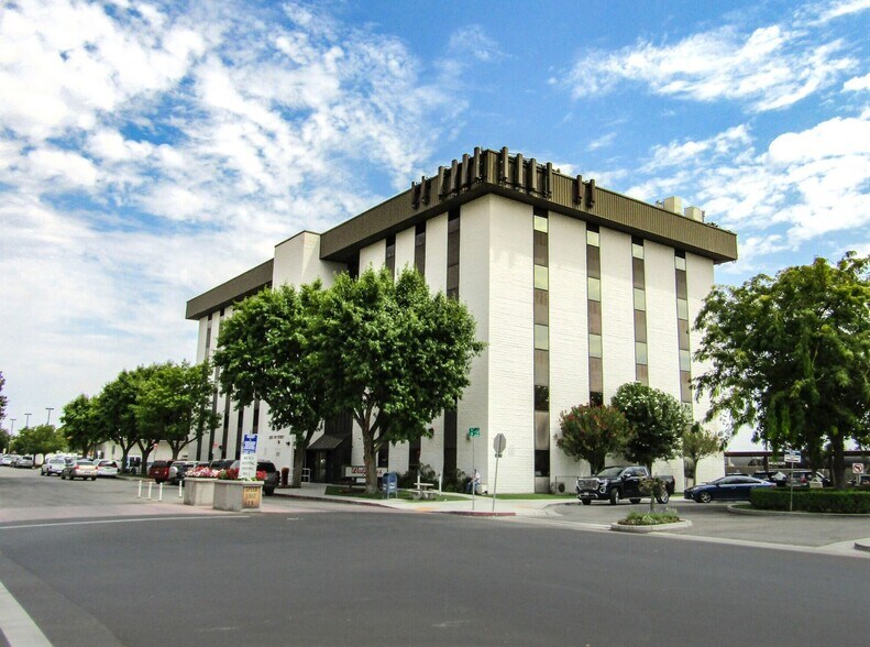 Primary Photo Of 2323 16th St, Bakersfield Medical For Lease