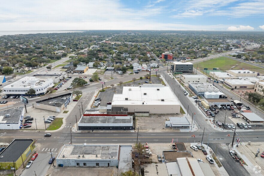 More Photos Of 1737 S Staples St, Corpus Christi Freestanding For Lease