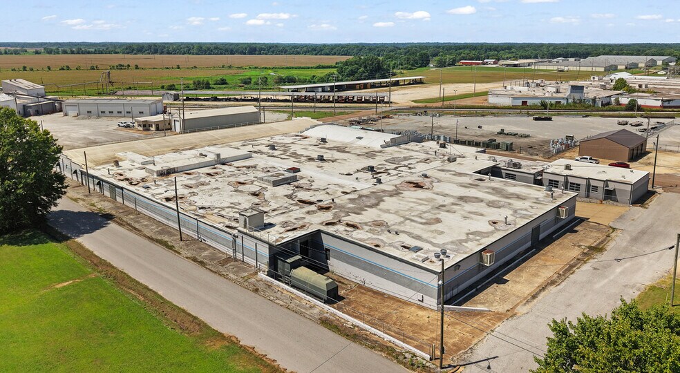 More Photos Of 312 S 14th Ave, Humboldt Manufacturing For Sale