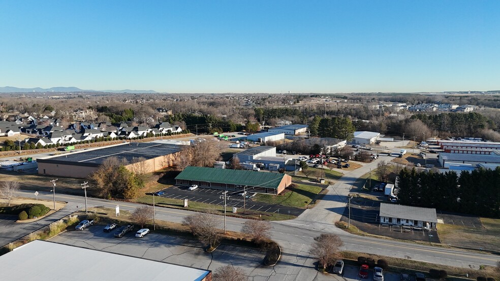 More Photos Of 107 Sunbelt Ct, Greer Light Distribution For Lease