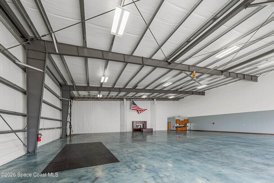 More Photos Of 805 Tower Access Rd, Melbourne Airplane Hangar For Sale