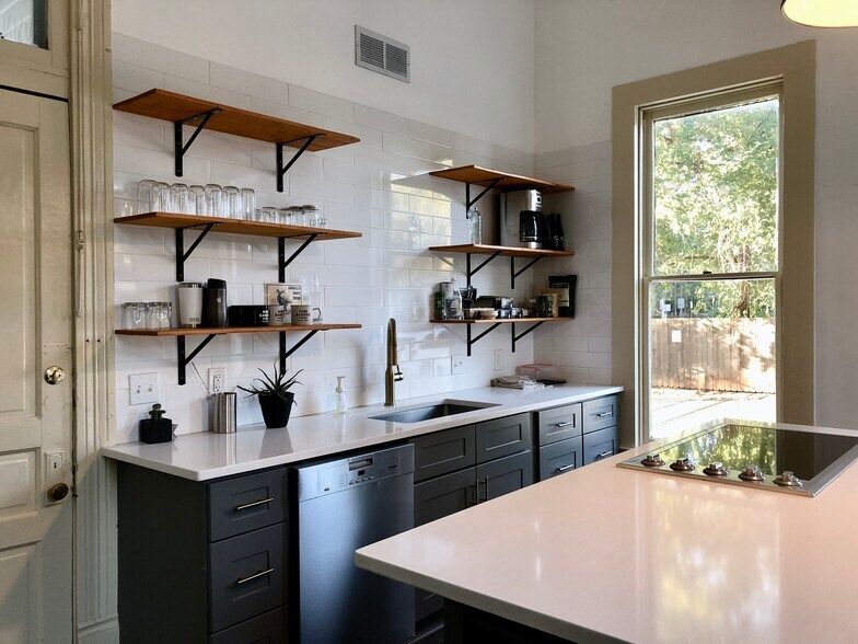 More Photos Of 1000 E Cesar Chavez St, Austin Loft Creative Space For Lease