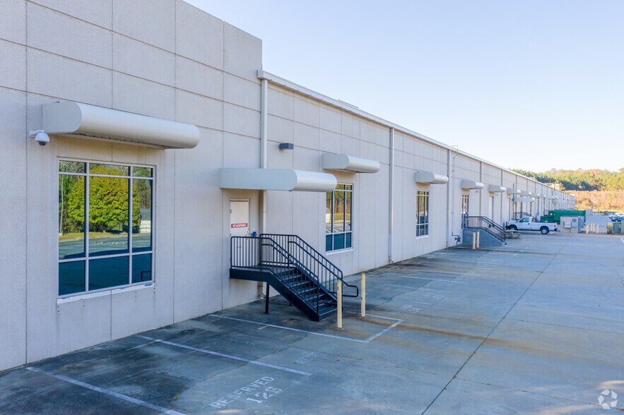 More Photos Of 2405 Commerce Ave, Duluth Light Distribution For Lease