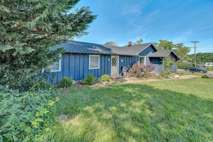 More Photos Of 2302 Winthrop Ave SW, Roanoke Office For Sale
