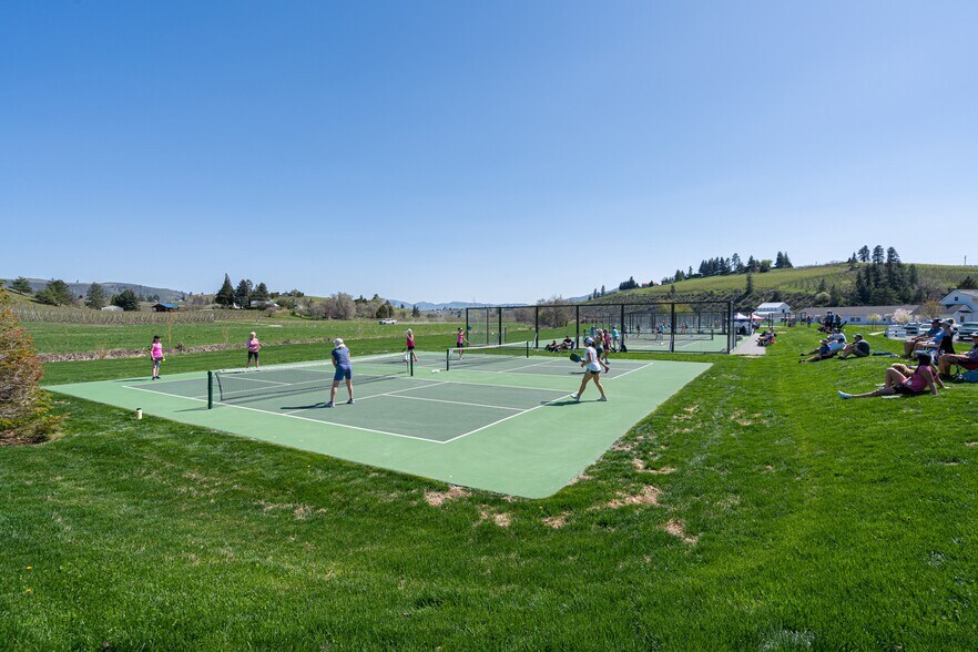 More Photos Of 4848 Green Ave, Manson Hotel For Sale