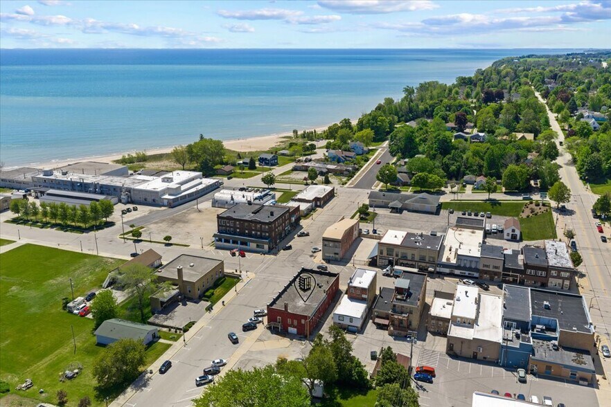 More Photos Of 203 Ellis St, Kewaunee Office For Sale