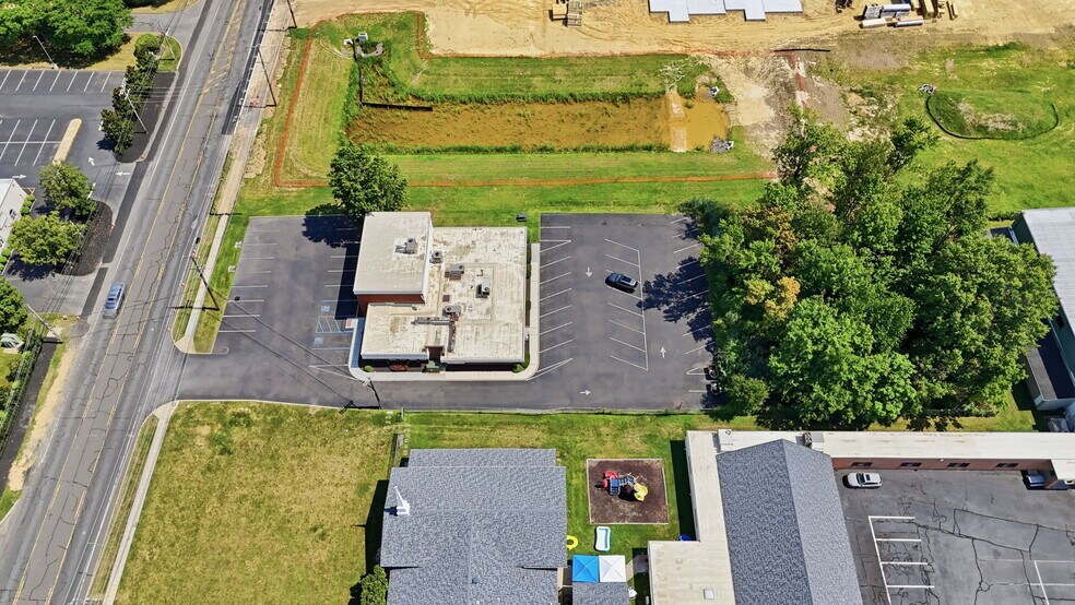 More Photos Of 1568 Woodbourne Rd, Levittown Office For Lease