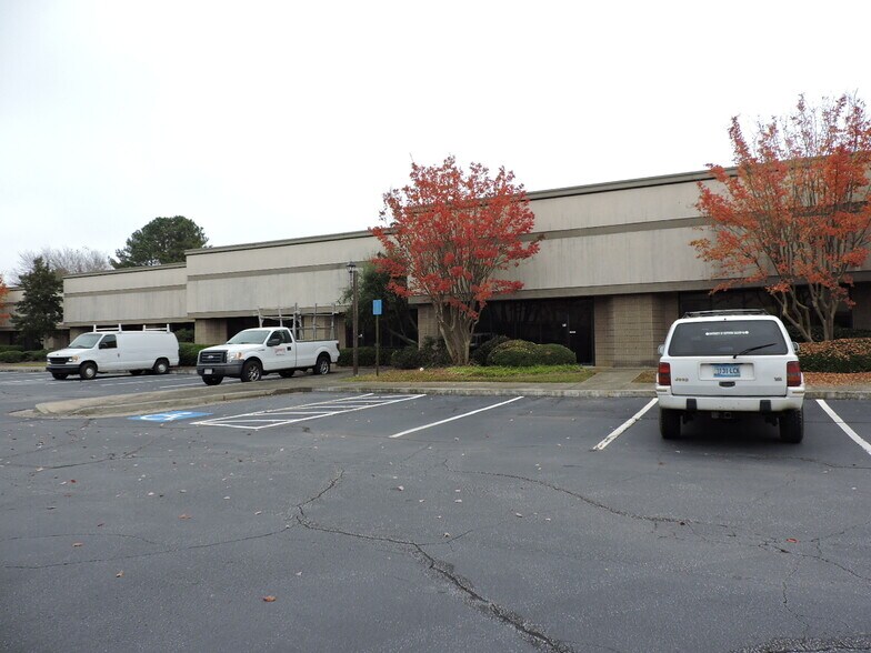 More Photos Of 4040 Nine McFarland Dr, Alpharetta Warehouse For Lease