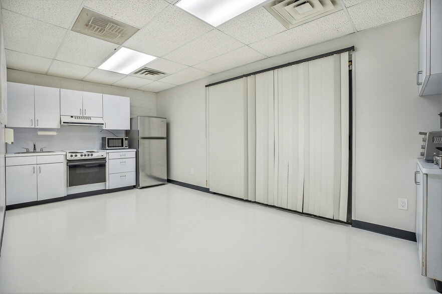 More Photos Of 714 7th Ave N, Texas City Office Residential For Sale