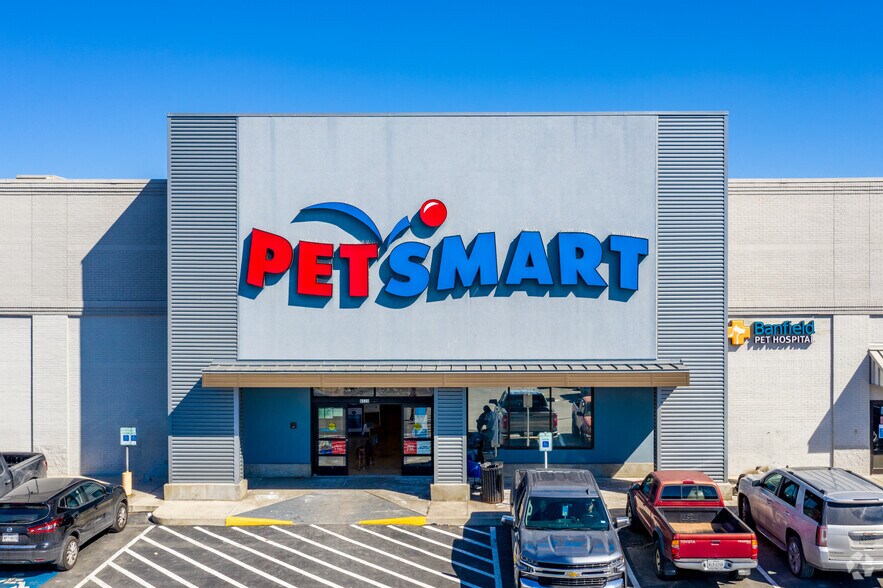 More Photos Of 8480-8680 Fourwinds Dr, San Antonio Unknown For Lease