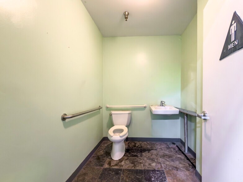 More Photos Of 537 S Glendora Ave, West Covina Freestanding For Lease