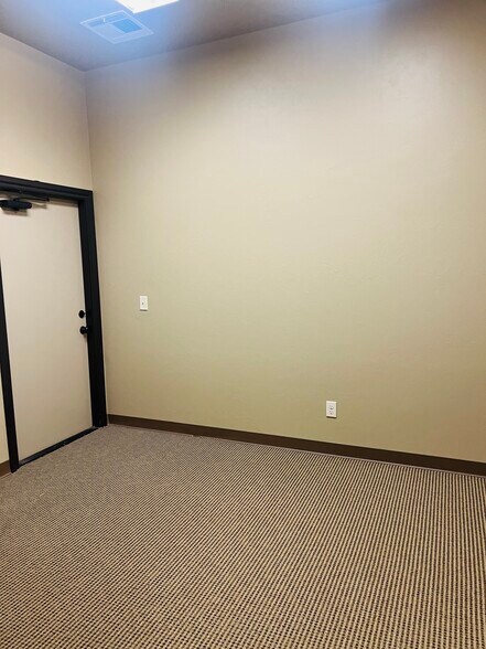 More Photos Of 409 N Green Ave, Purcell Office For Lease