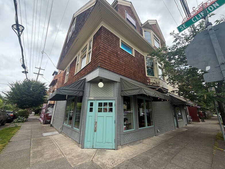 More Photos Of 2039 SE Clinton St, Portland Storefront Retail Residential For Lease