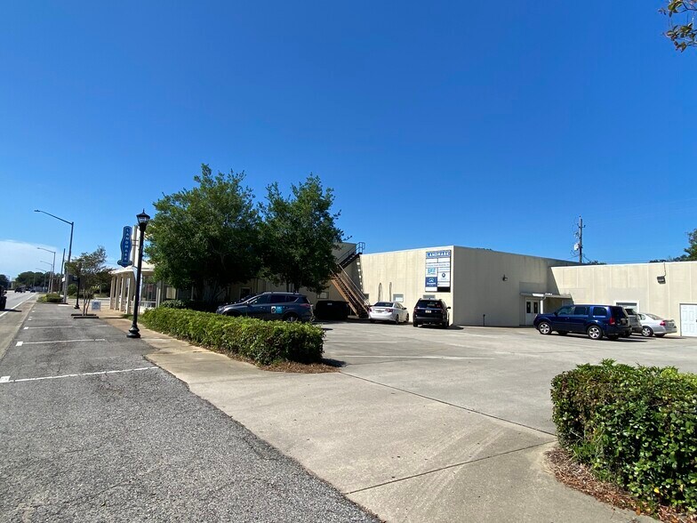 More Photos Of 316 S McKenzie St, Foley Office For Lease