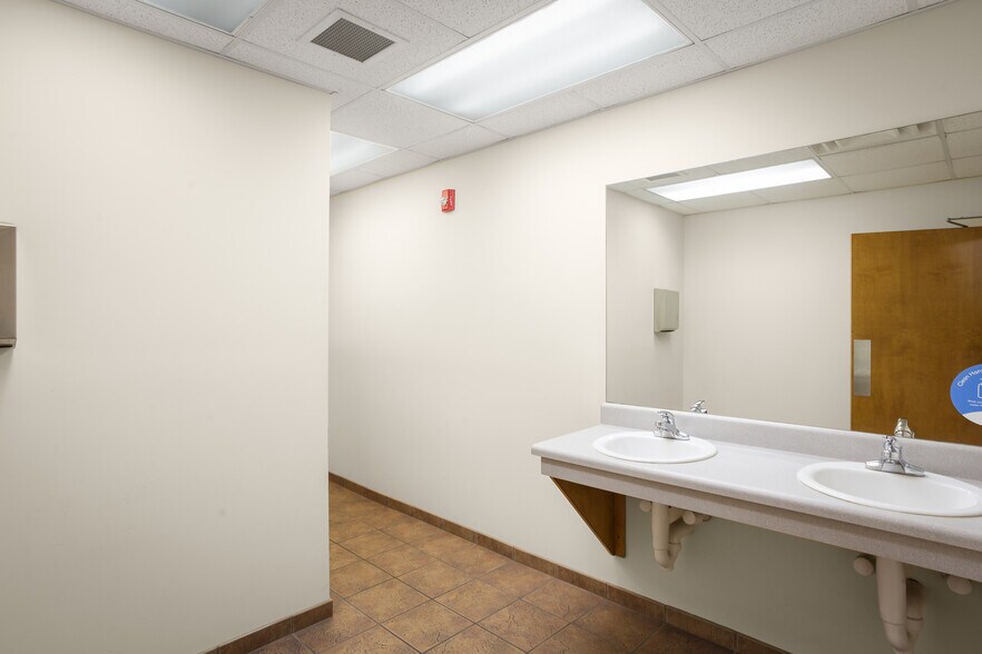 More Photos Of 502 S Court St, Florence Industrial For Sale