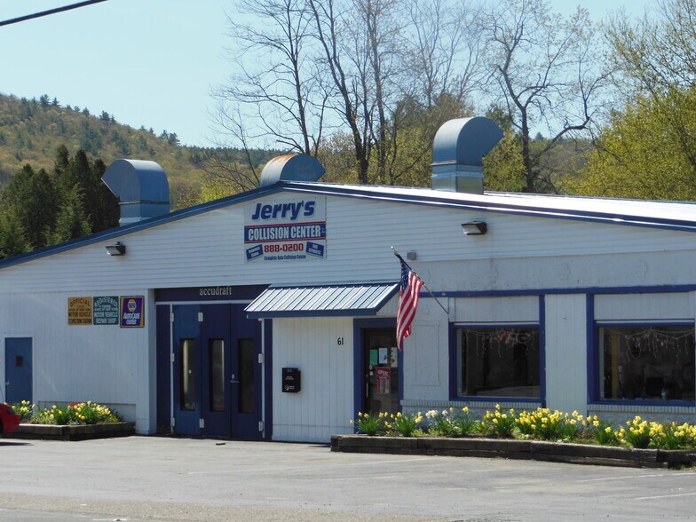 More Photos Of 61 Sullivan St, Wurtsboro Showroom For Sale