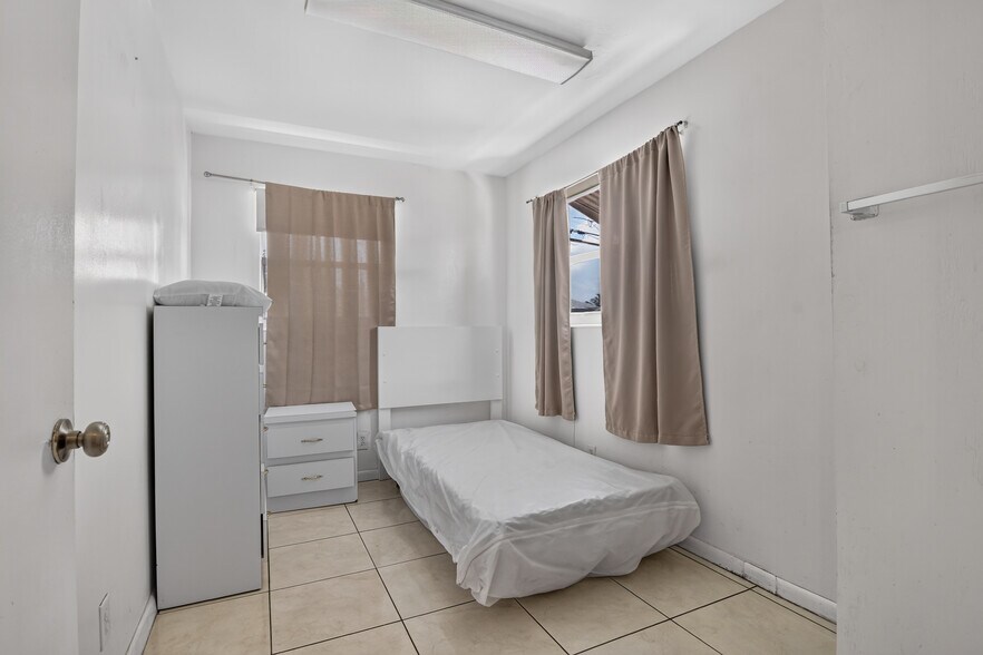 More Photos Of Blue Heron Blvd - 40 Bed Licensed Independent Living Facility, Riviera Beach Healthcare For Sale
