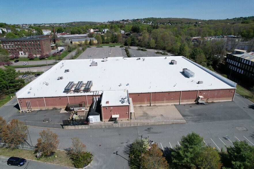 More Photos Of 50 Cambridge St, Worcester Supermarket For Lease