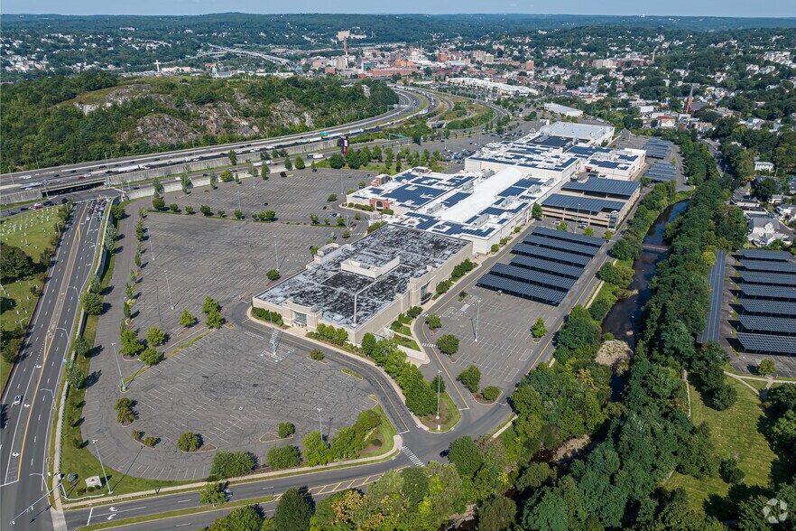 More Photos Of 575 Union St, Waterbury Department Store For Lease