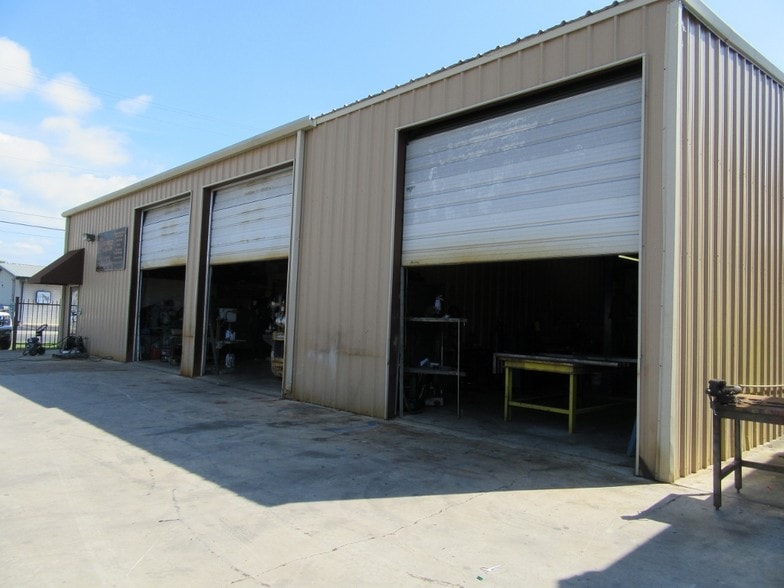 More Photos Of 9310 Converse Business Ln, Converse Warehouse For Sale